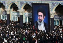 Miles de personas despiden al ayatola Jamenei en Qom
