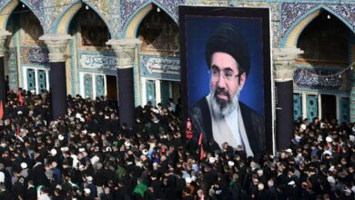 Miles de personas despiden al ayatola Jamenei en Qom