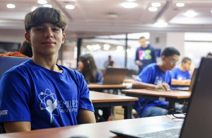Joven venezolano de Semilleros científicos recibió reconocimiento "Gold Honour" en competencia internacional de astronomía