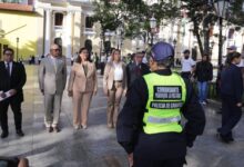 Rinden honores al Libertador en la Plaza Bolivar de Caracas
