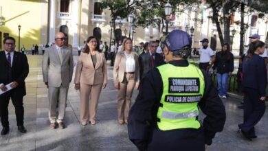 Rinden honores al Libertador en la Plaza Bolivar de Caracas