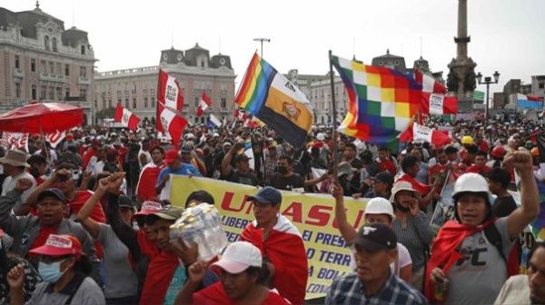 Familiares de víctimas de represión alistan protestas en Perú