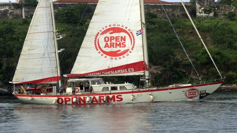 ONG Open Arms arriba a Cuba con donativo para hospital infantil en La Habana