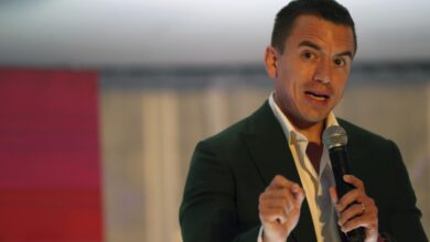 Noboa ofrece inversiones públicas previo a elecciones seccionales en Ecuado