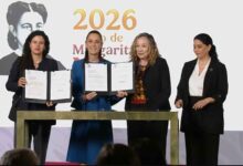 Presidenta de México firma iniciativa de ley contra feminicidio