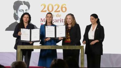 Presidenta de México firma iniciativa de ley contra feminicidio