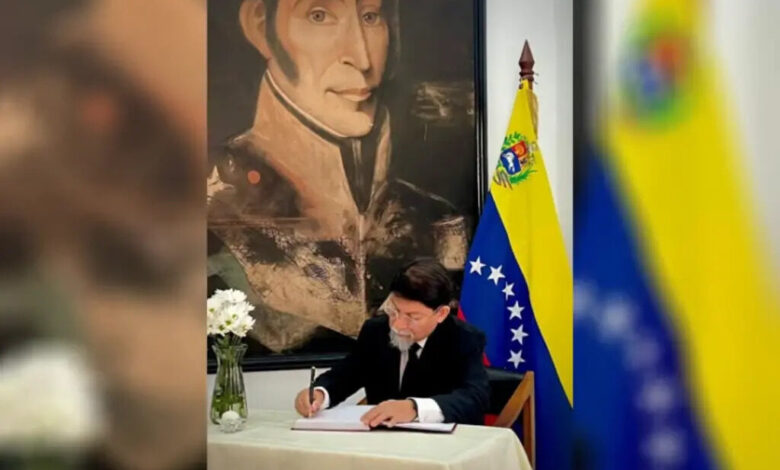 Nicaragua firma libro de condolencias y reitera apoyo a Venezuela