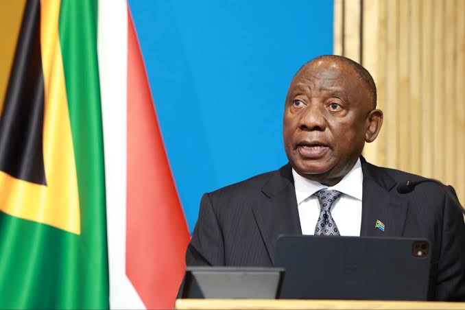 Un tribunal evalúa paralización del proceso de destitución de Ramaphosa