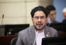Colombia: Cepeda fustiga anuncios de De La Espirella sobre embajadas