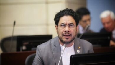 Colombia: Cepeda fustiga anuncios de De La Espirella sobre embajadas