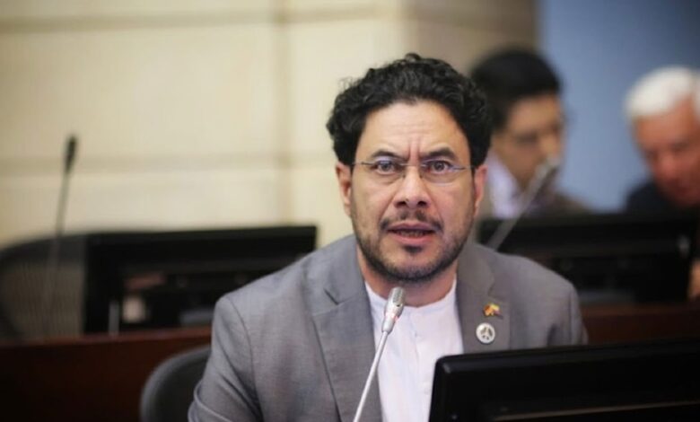 Colombia: Cepeda fustiga anuncios de De La Espirella sobre embajadas