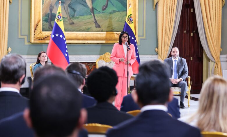 Presidenta Delcy Rodríguez firma acuerdos energéticos con consorcios internacionales