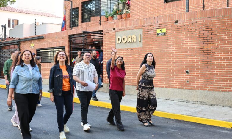 Presidenta Rodríguez otorga créditos a 157 condominios en Caracas para trabajos de rehabilitación