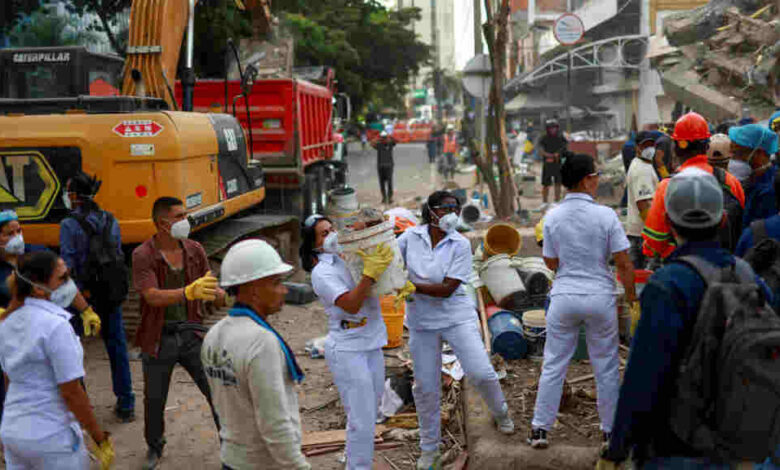Vctimas fatales tras sismo en Colombia ascienden a más de 300