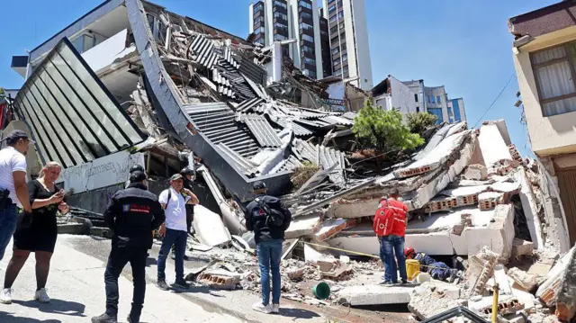 Se registran al menos 111 muertos tras terremoto de 7.4 en Colombia