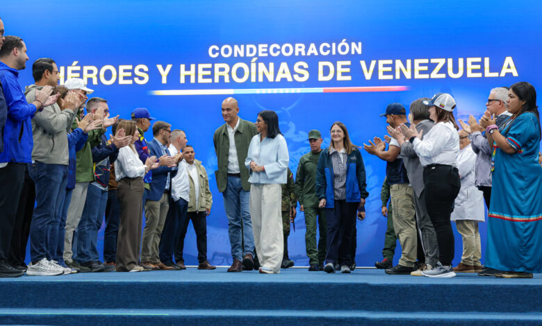 Presidenta Rodríguez otorgó medalla «Héroes y Heroínas de Venezuela» a servidores públicos tras doble sismo