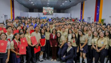 Presidenta Delcy Rodríguez reconoce mérito académico a 439 estudiantes venezolanos con promedio perfecto
