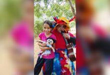 Periodistas y artistas, entre canciones, muñecas y títeres abrazaron a la comunidad de Ciudad Caribia