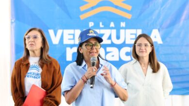 Mandataria Delcy Rodríguez entrega en Caracas viviendas rehabilitadas tras doble sismo