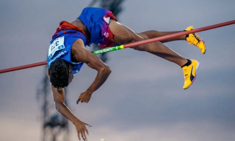 CAC 2026: venezolano Ricardo Montes de Oca conquista Oro en salto con pértiga