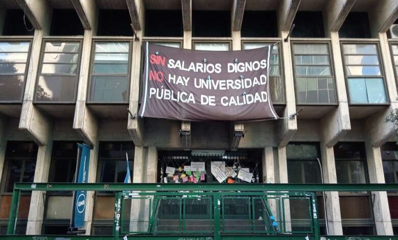 Argentina: Docentes universitarios en huelga por el financiamiento educativo
