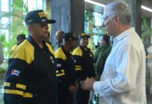 Cuba condecora a brigada que ayudó en labores de rescate en Venezuela