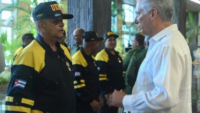 Cuba condecora a brigada que ayudó en labores de rescate en Venezuela