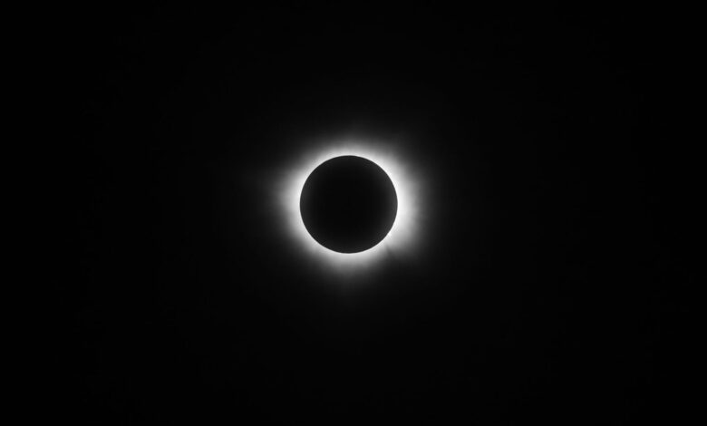 ¿Ilusión óptica o el cielo al revés? Así veremos el próximo eclipse solar