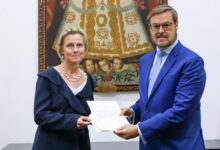 Canciller Plasencia recibe Copias de Estilo de embajadora designada de Países Bajos