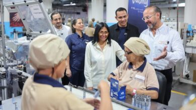 Presidenta Rodríguez visitó planta de producción de la empresa de cosméticos Valmy, en Caracas
