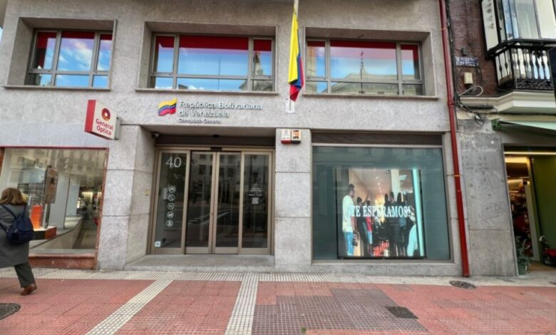 Embajada de Venezuela evalúa convenios de becas para educación superior en España