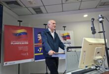 Vicepresidente Menéndez advierte: Las Redes Sociales "moldean a la sociedad" y condicionan la Soberanía Nacional