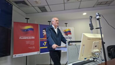 Vicepresidente Menéndez advierte: Las Redes Sociales "moldean a la sociedad" y condicionan la Soberanía Nacional