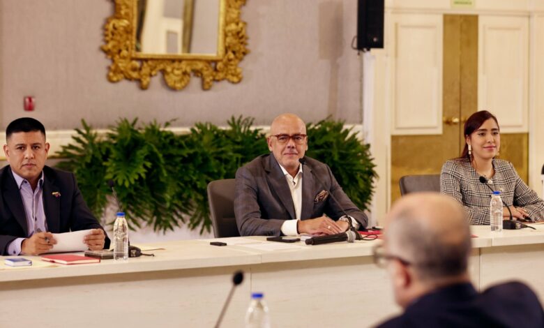 Gobierno venezolano y exdiputados de oposición reanudan ciclo de diálogo