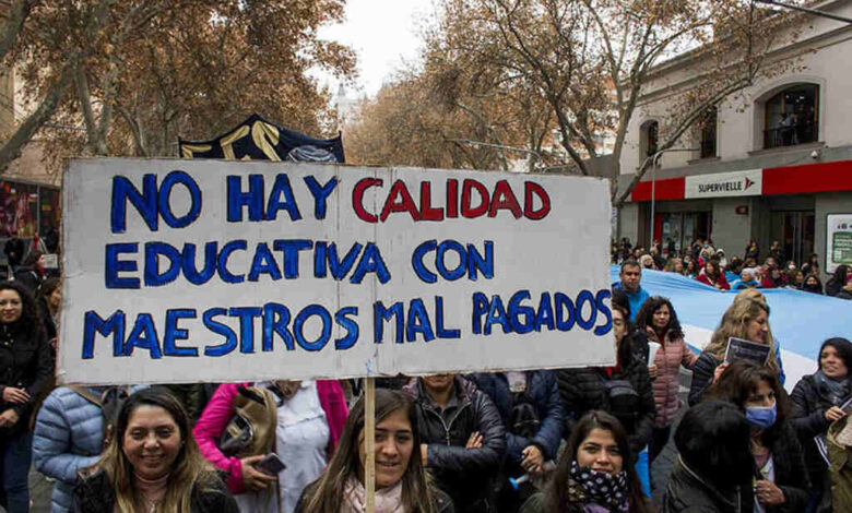 Universitarios argentinos de nuevo al paro por mejoramiento salarial