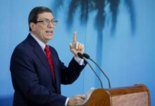 Canciller cubano tilda de xenófobas deportaciones de EE. UU.