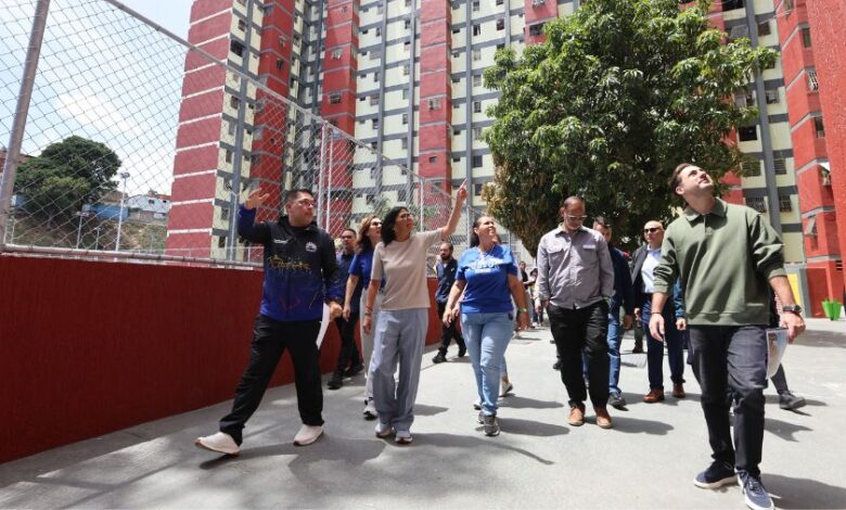 Gobierno venezolano otorga financiamiento a 35 condominios para rehabilitación de edificios y viviendas