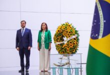 Brasil conmemora 204 aniversario de su Independencia con ofrenda floral a Bolívar en Caracas