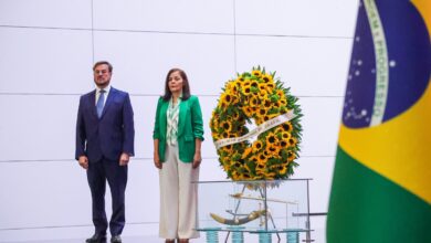 Brasil conmemora 204 aniversario de su Independencia con ofrenda floral a Bolívar en Caracas