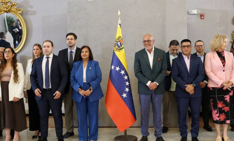 Delegaciones de diálogo conformarán representación paritaria para pedir al Reino Unido devolución del oro venezolano