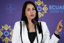 Luisa González reitera que es "perseguida política" y asegura que se defenderá en Ecuador